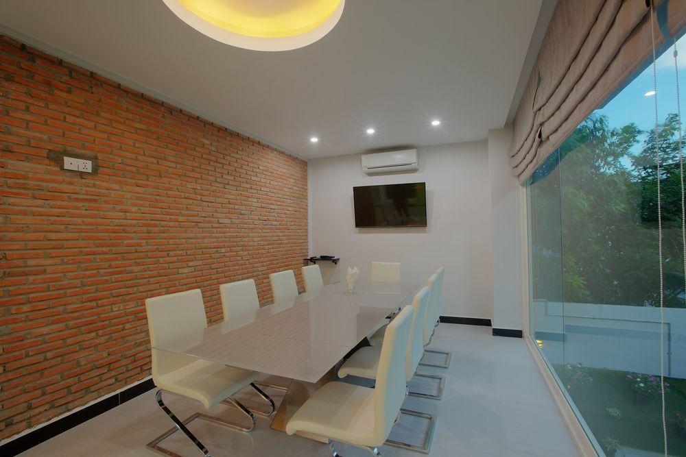 Colina Sky Hotel Phnom Penh Extérieur photo