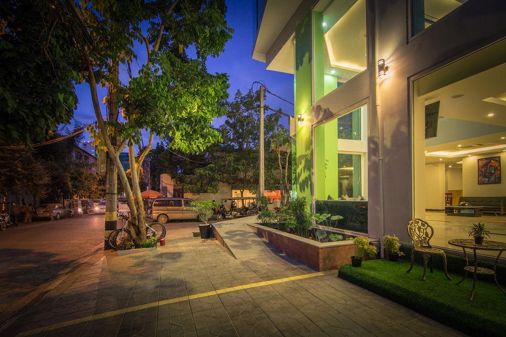 Colina Sky Hotel Phnom Penh Extérieur photo
