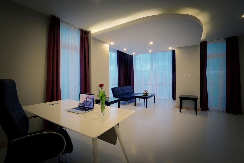 Colina Sky Hotel Phnom Penh Extérieur photo