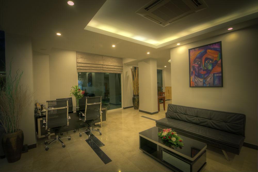 Colina Sky Hotel Phnom Penh Extérieur photo