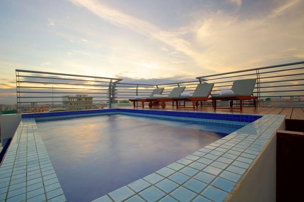 Colina Sky Hotel Phnom Penh Extérieur photo